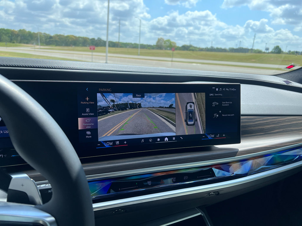 Used 2025 BMW 740i image 16