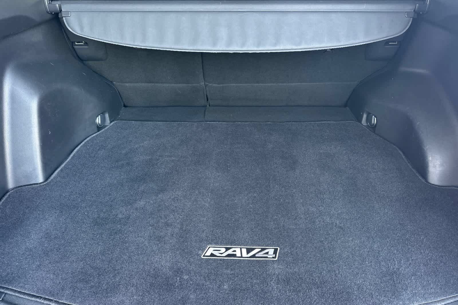 Used 2021 Toyota RAV4 XLE FWD image 16