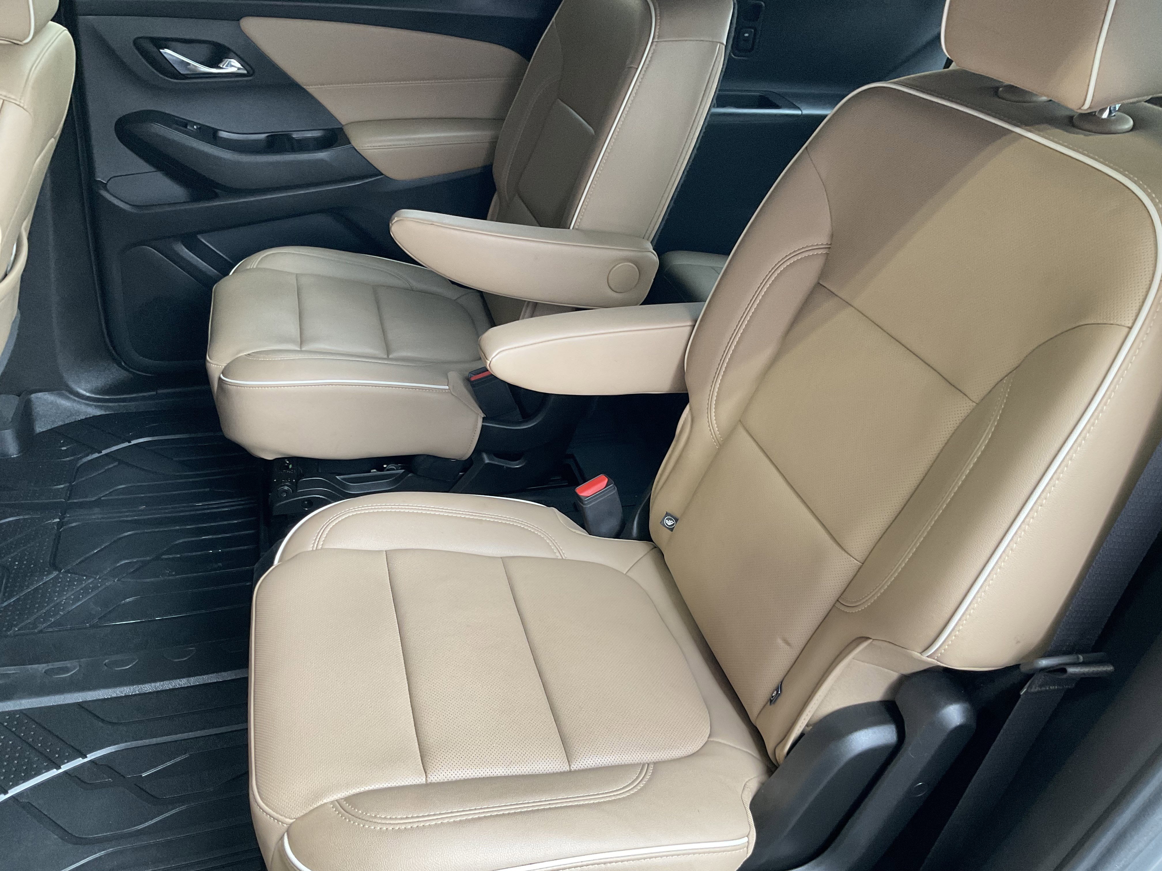 Used 2023 Chevrolet Traverse Premier image 44