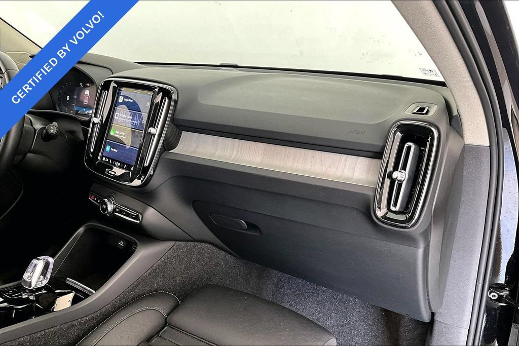 Used 2025 Volvo XC40 B5 Plus AWD/4WD image 19