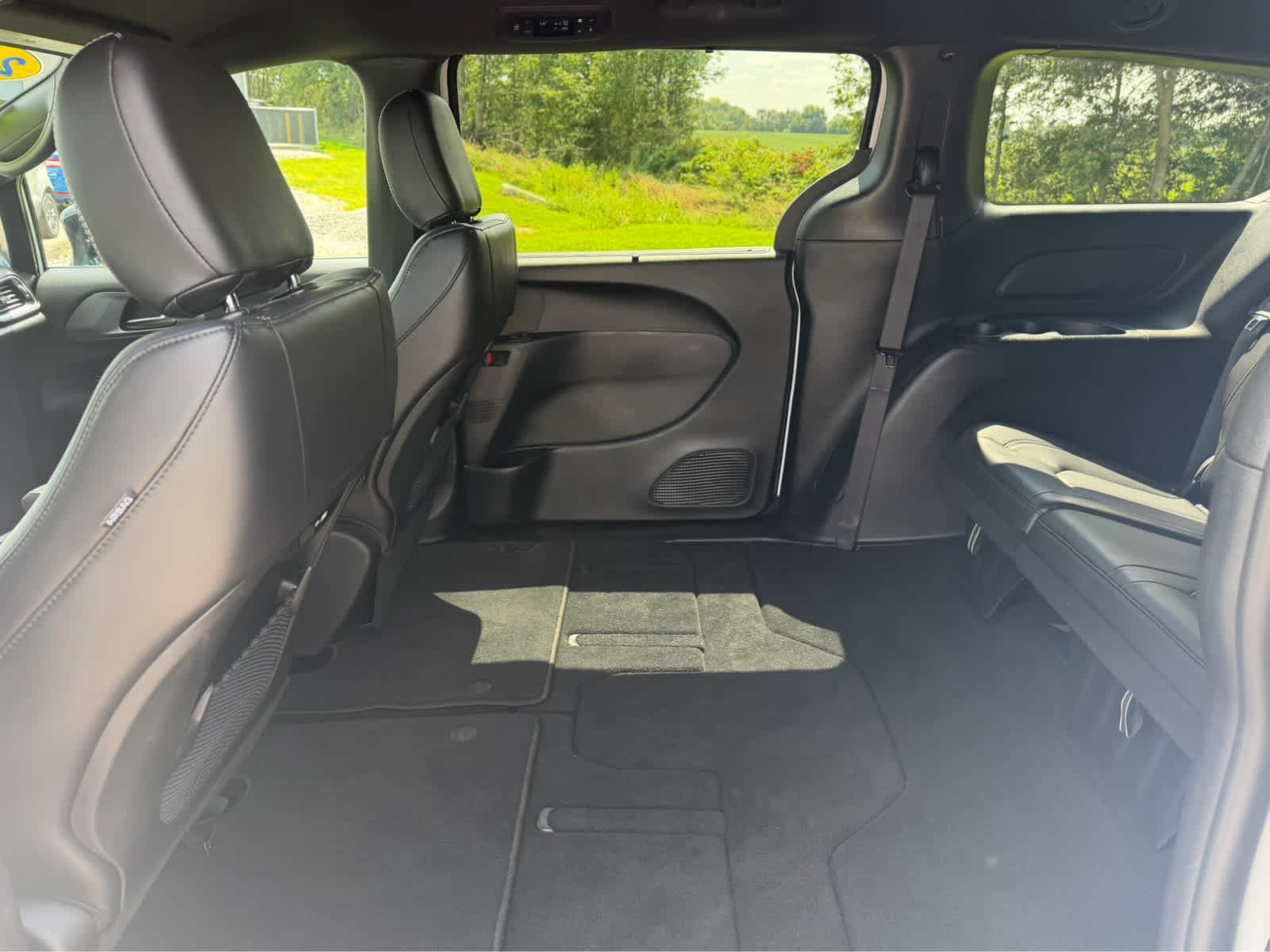 Used 2025 Chrysler Pacifica Select FWD image 31