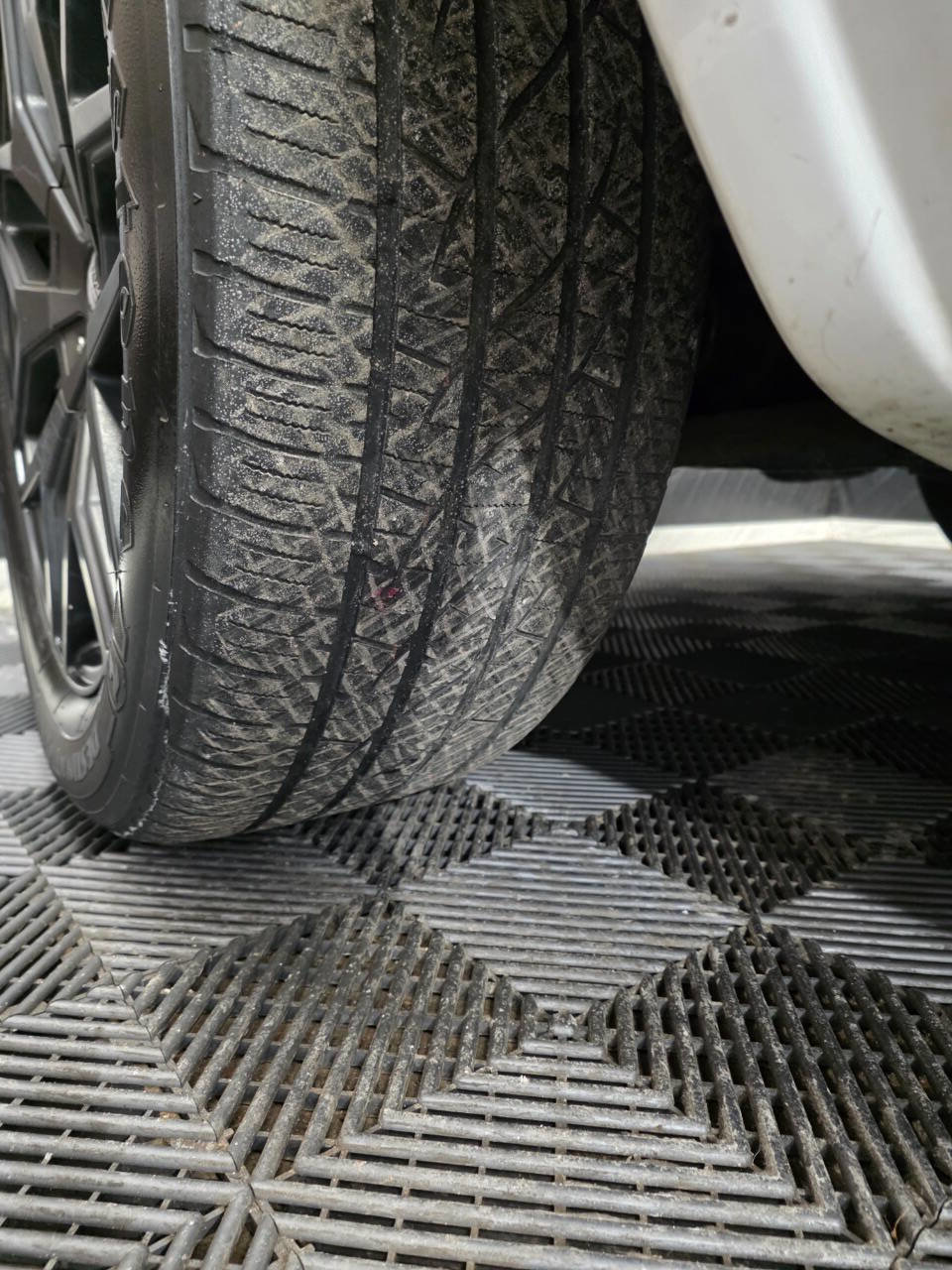 Used 2015 Jeep Grand Cherokee Overland w/ Advanced Technology Group image 33