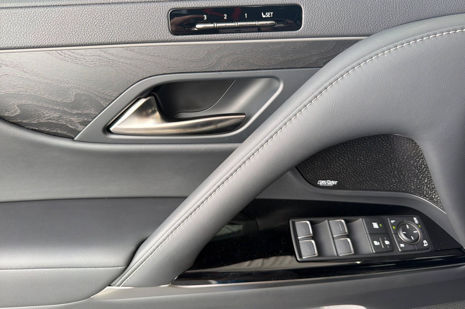 New 2026 Lexus LX 600 4WD w/ Luxury Package image 9