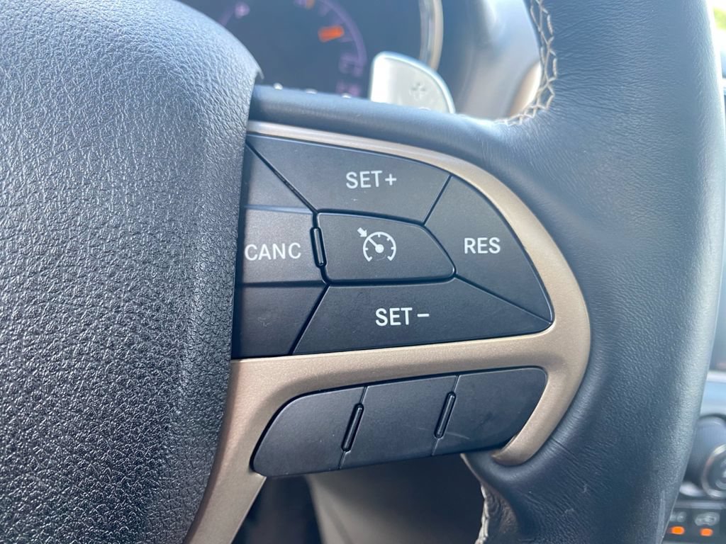 Certified 2016 Jeep Grand Cherokee Overland AWD/4WD image 24