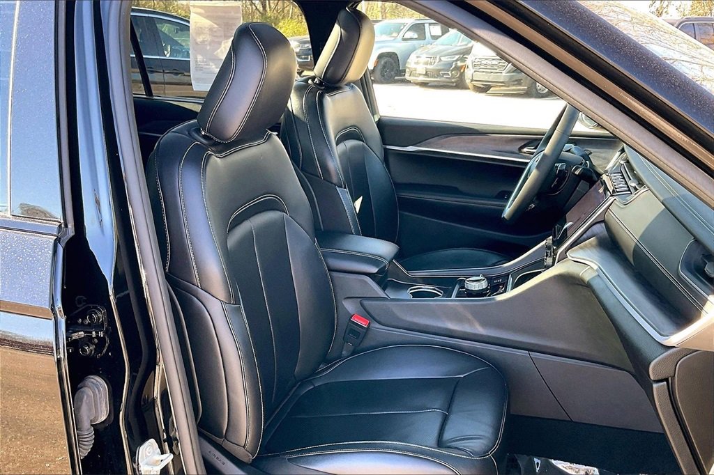 Used 2024 Jeep Grand Cherokee L Limited w/ Luxury Tech Group II image 7