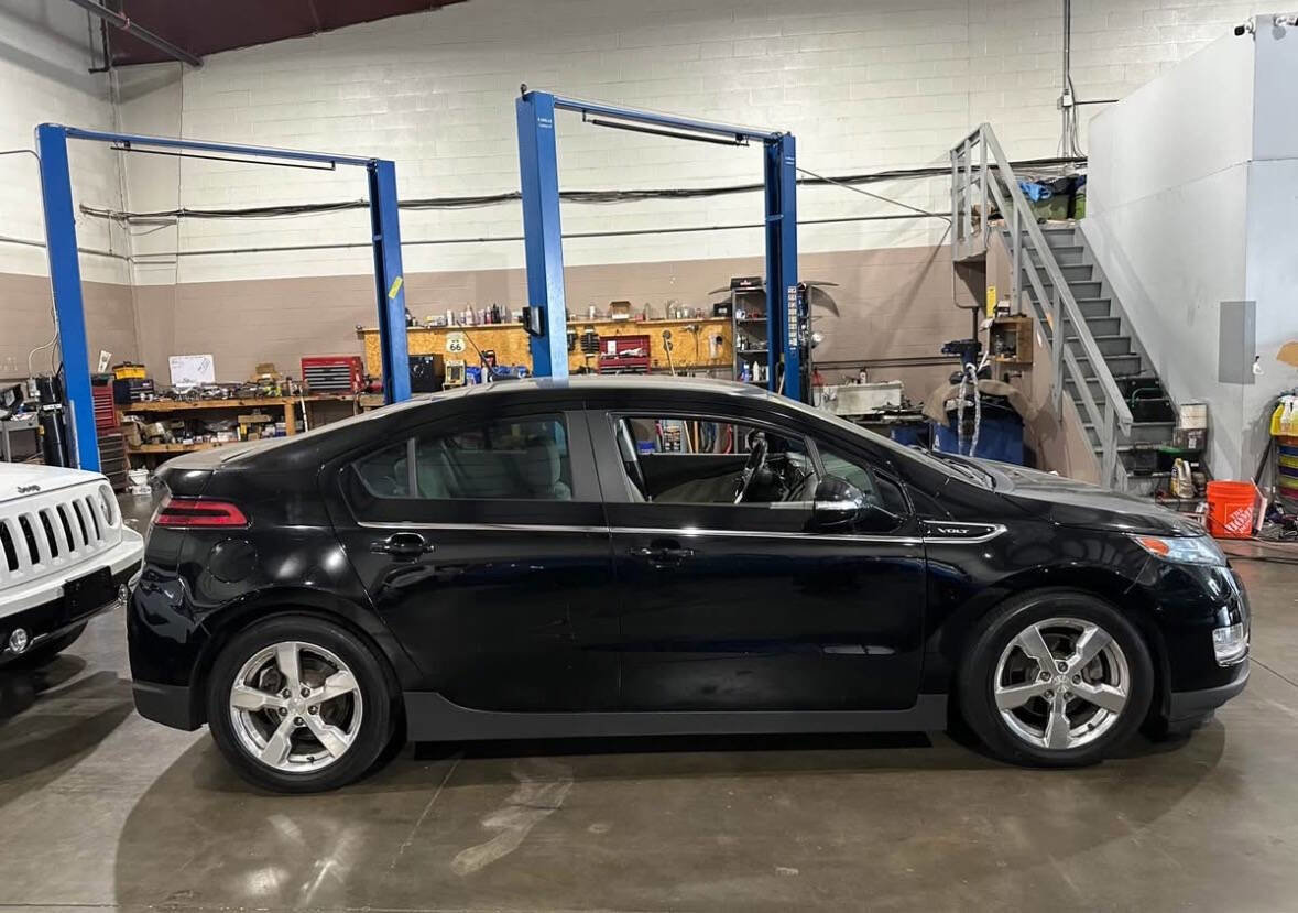 Used 2014 Chevrolet Volt Premium w/ Premium Trim Package image 3