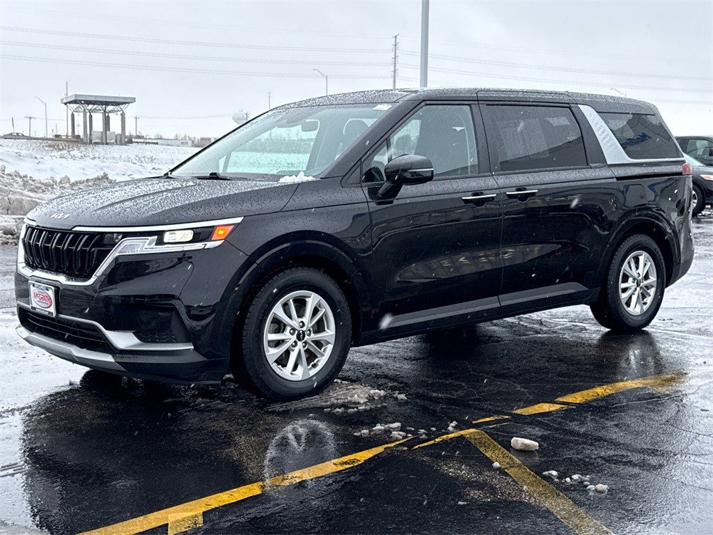 Used 2022 Kia Carnival LX image 5