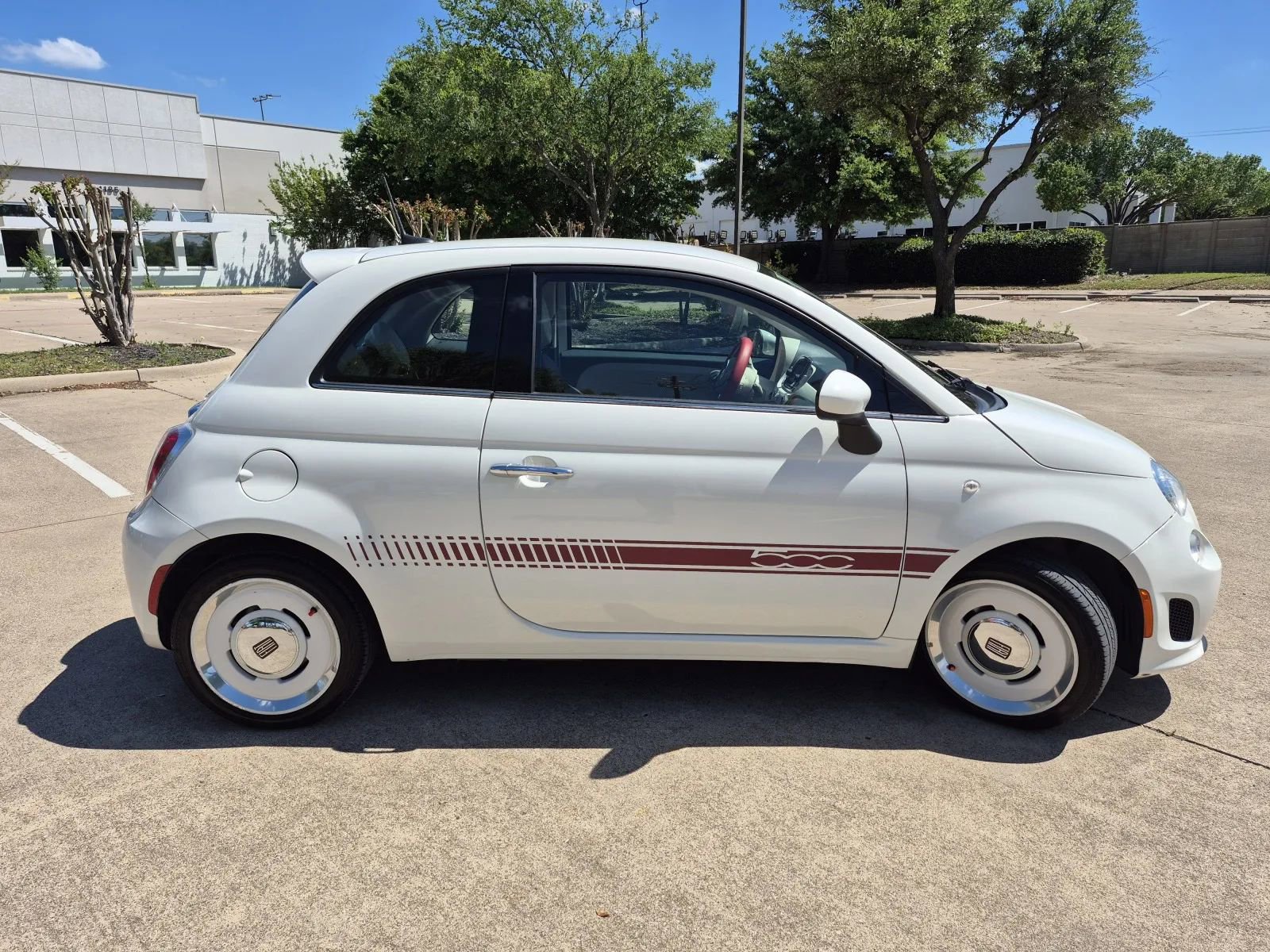 Used 2019 FIAT 500 Lounge FWD image 5