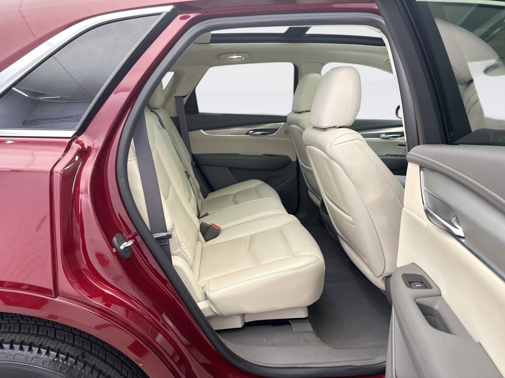 Used 2017 Cadillac XT5 Luxury w/ LPO, Wheel Lock Package image 18