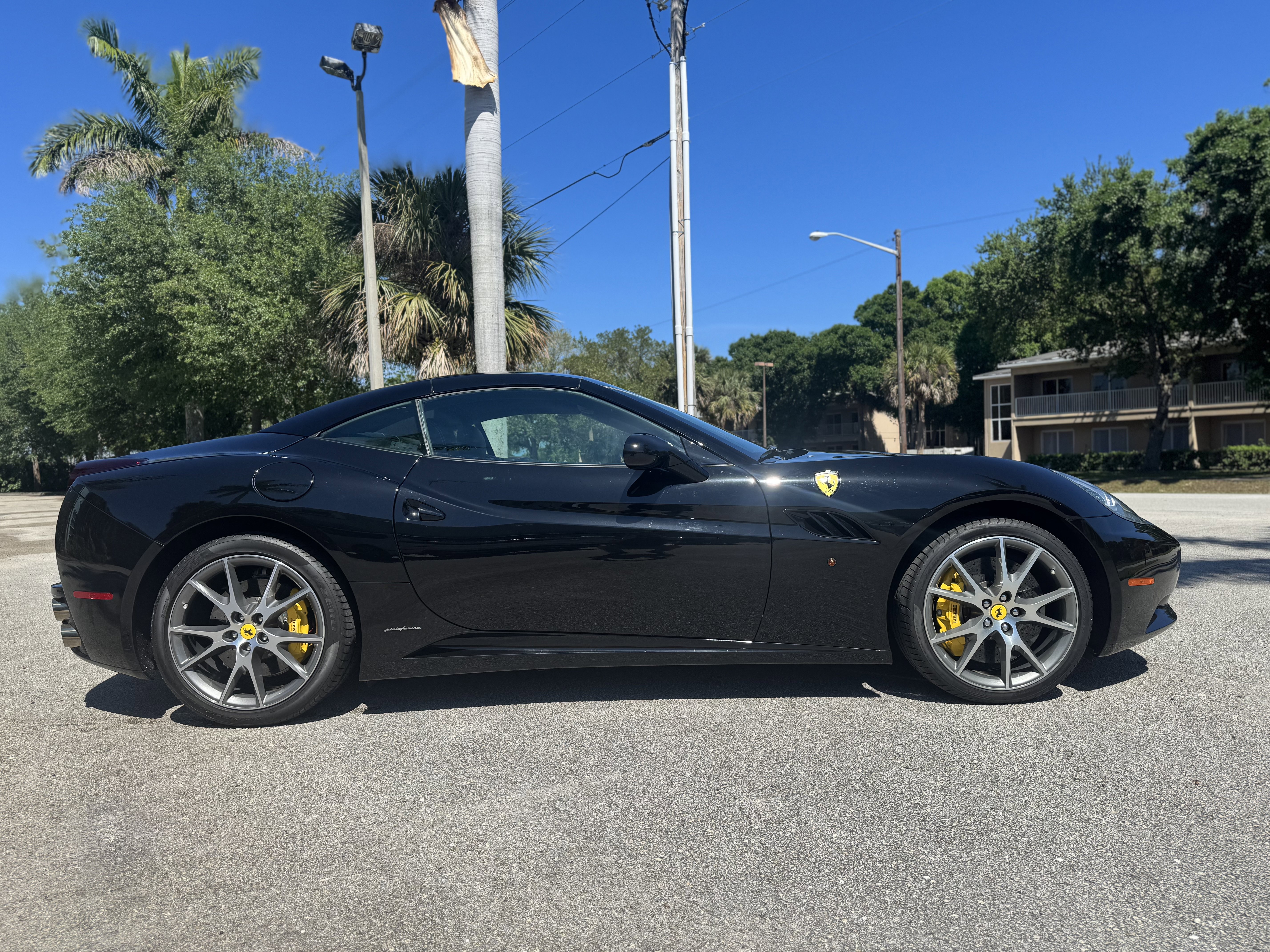 Used 2013 Ferrari California image 5