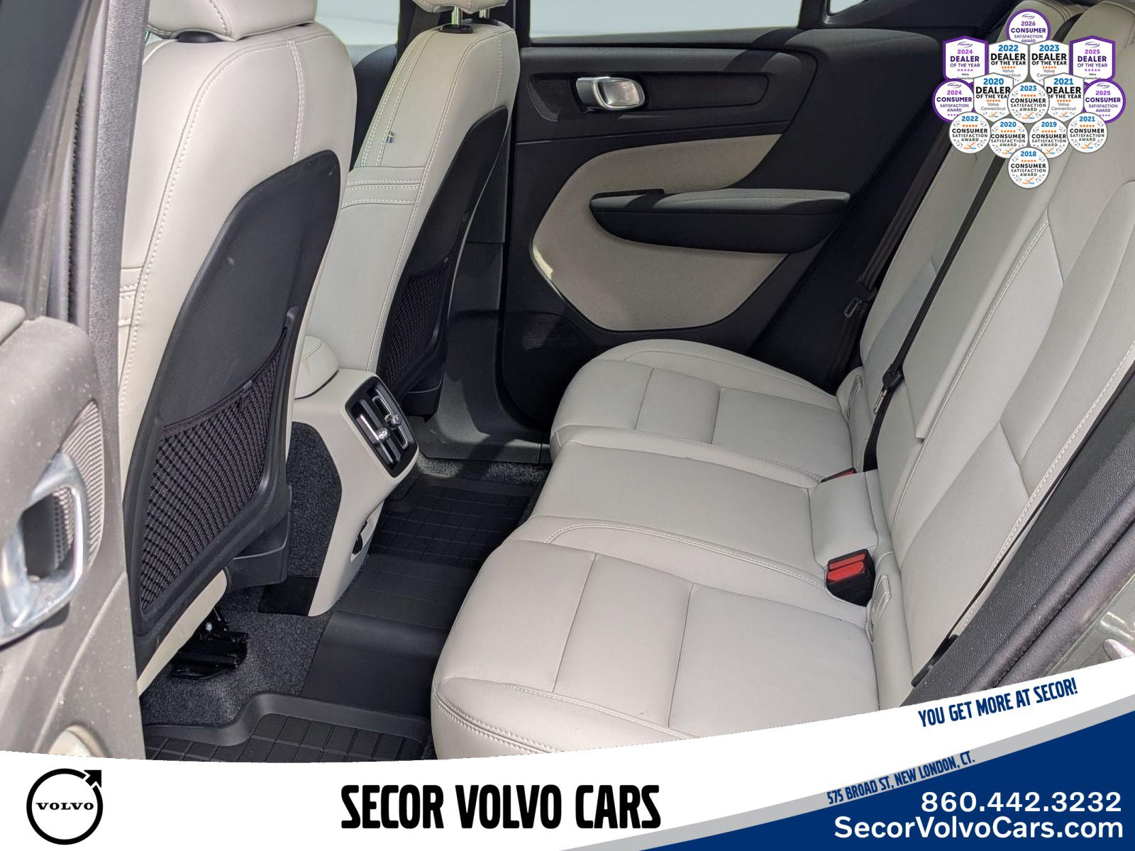 Certified 2026 Volvo XC40 B5 Plus AWD/4WD image 17