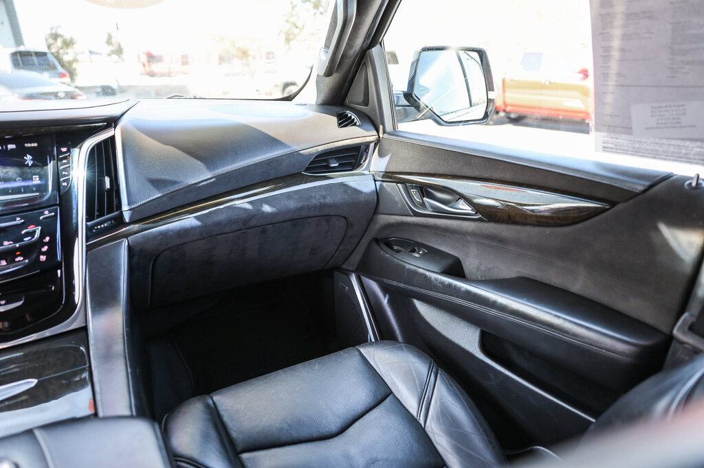Used 2017 Cadillac Escalade ESV Platinum RWD image 5