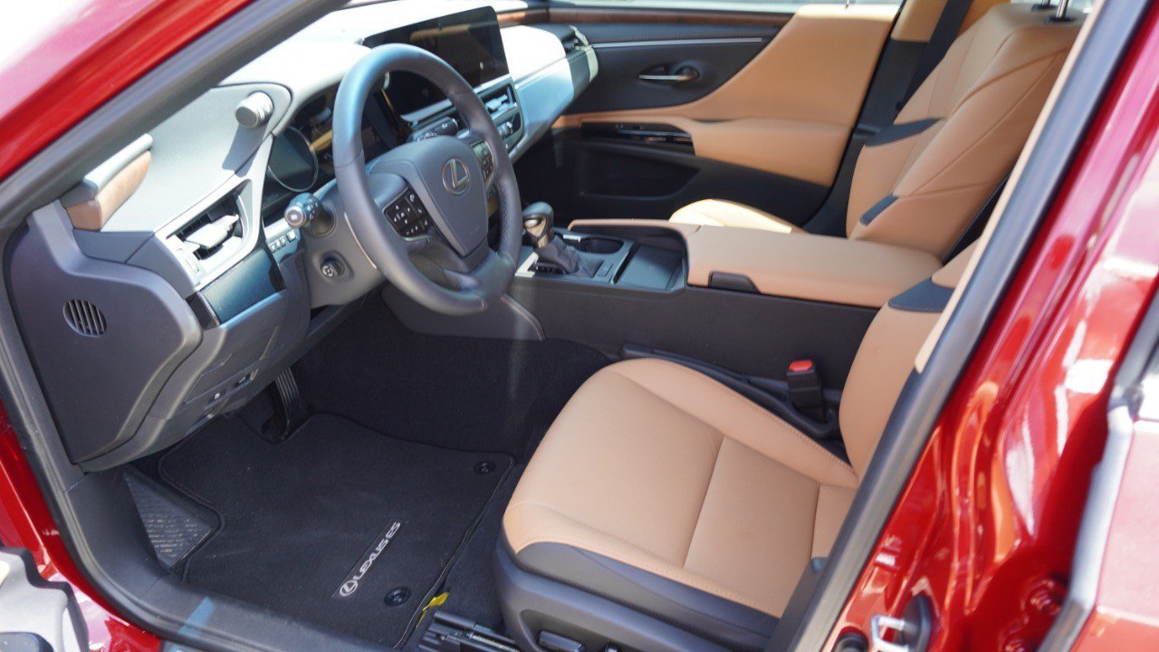 Certified 2025 Lexus ES 350 w/ Premium Package FWD image 9