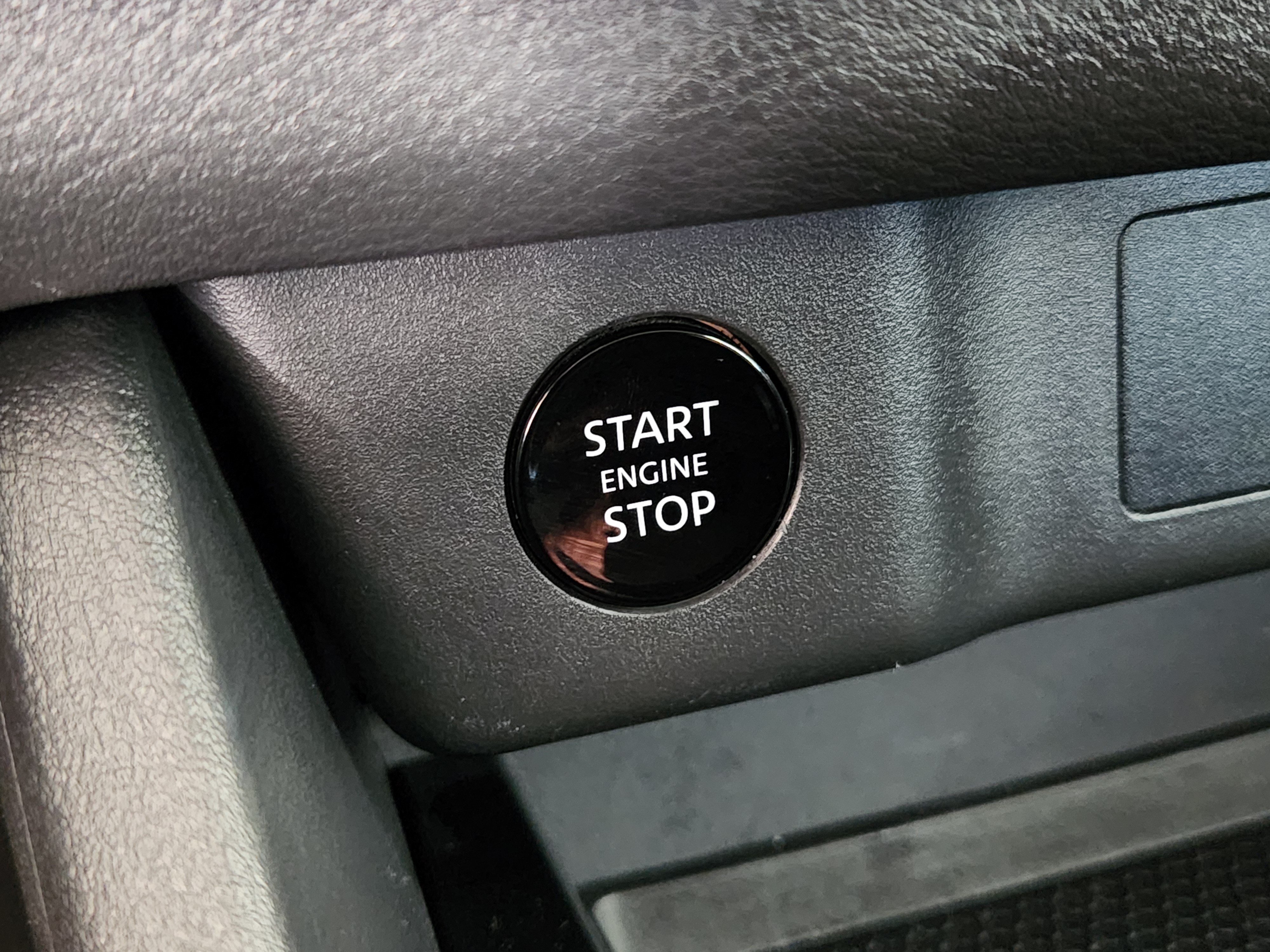 Used 2025 Nissan Rogue SV FWD image 21