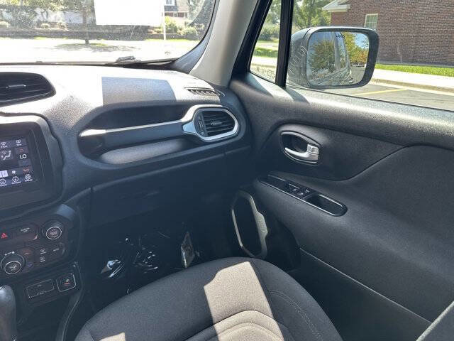 Used 2020 Jeep Renegade Latitude w/ Popular Equipment Group FWD image 19