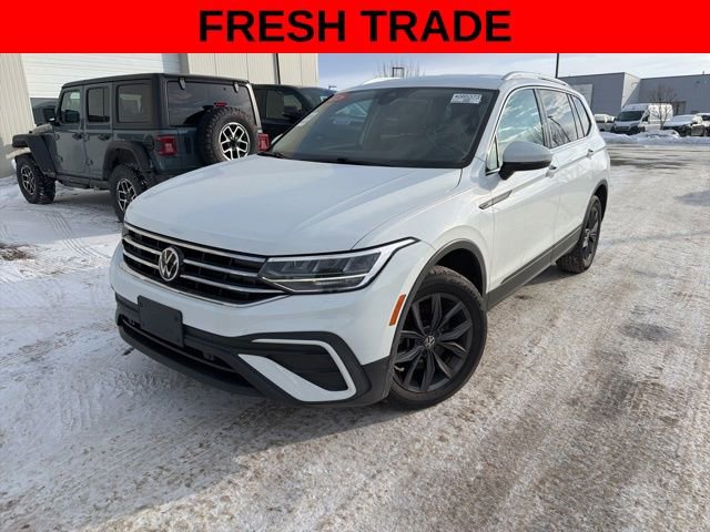 Used 2022 Volkswagen Tiguan SE image 3