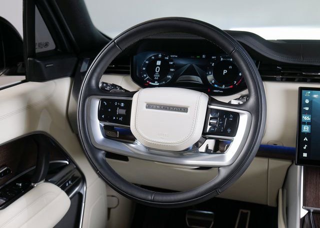 Used 2024 Land Rover Range Rover Long Wheelbase SE image 12