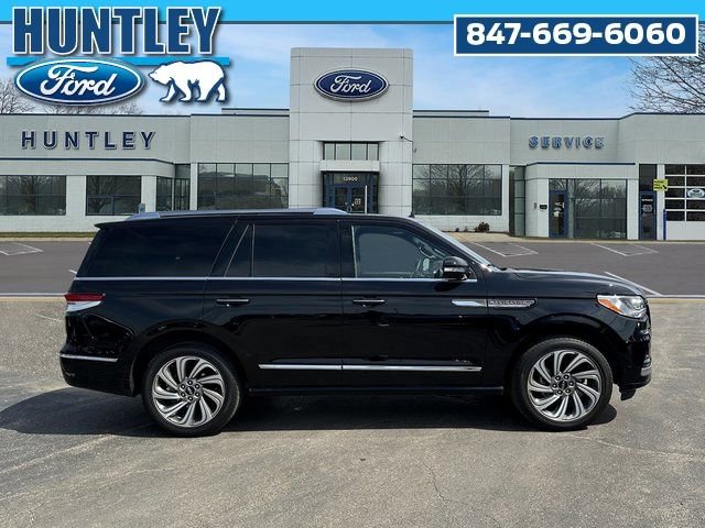 Used 2022 Lincoln Navigator Reserve image 5