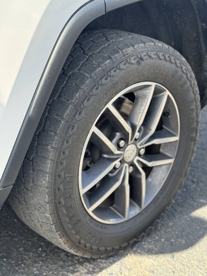 Used 2018 Jeep Grand Cherokee Limited AWD/4WD image 19