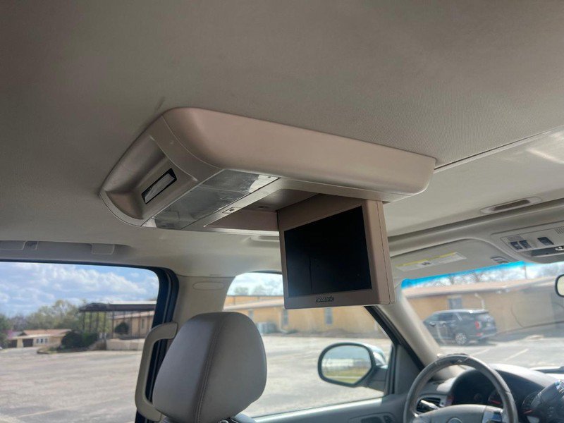 Used 2009 Chevrolet Suburban LTZ RWD image 13