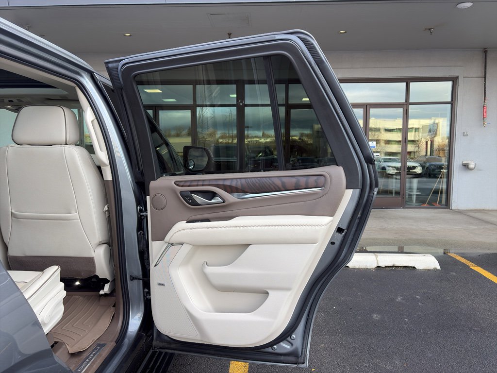 Used 2022 GMC Yukon Denali w/ Denali Premium Package image 17