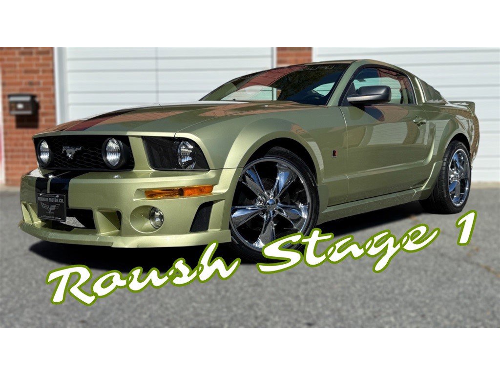 Used 2005 Ford Mustang GT Premium image 2