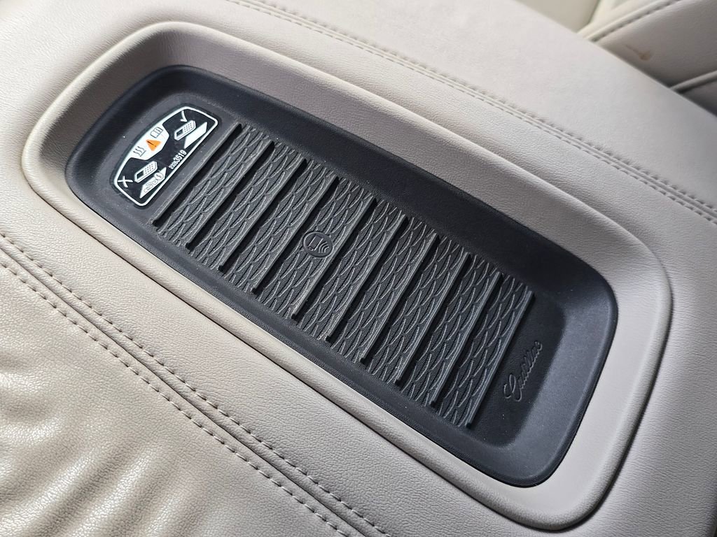 Used 2018 Cadillac Escalade Luxury image 37