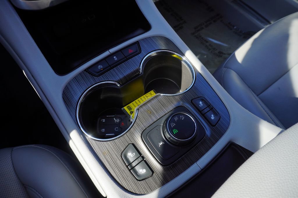 Used 2023 GMC Acadia SLT image 19