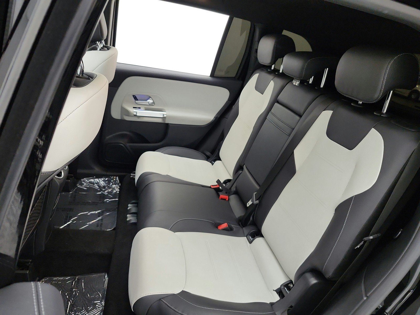 Used 2023 Mercedes-Benz GLB 250 image 16