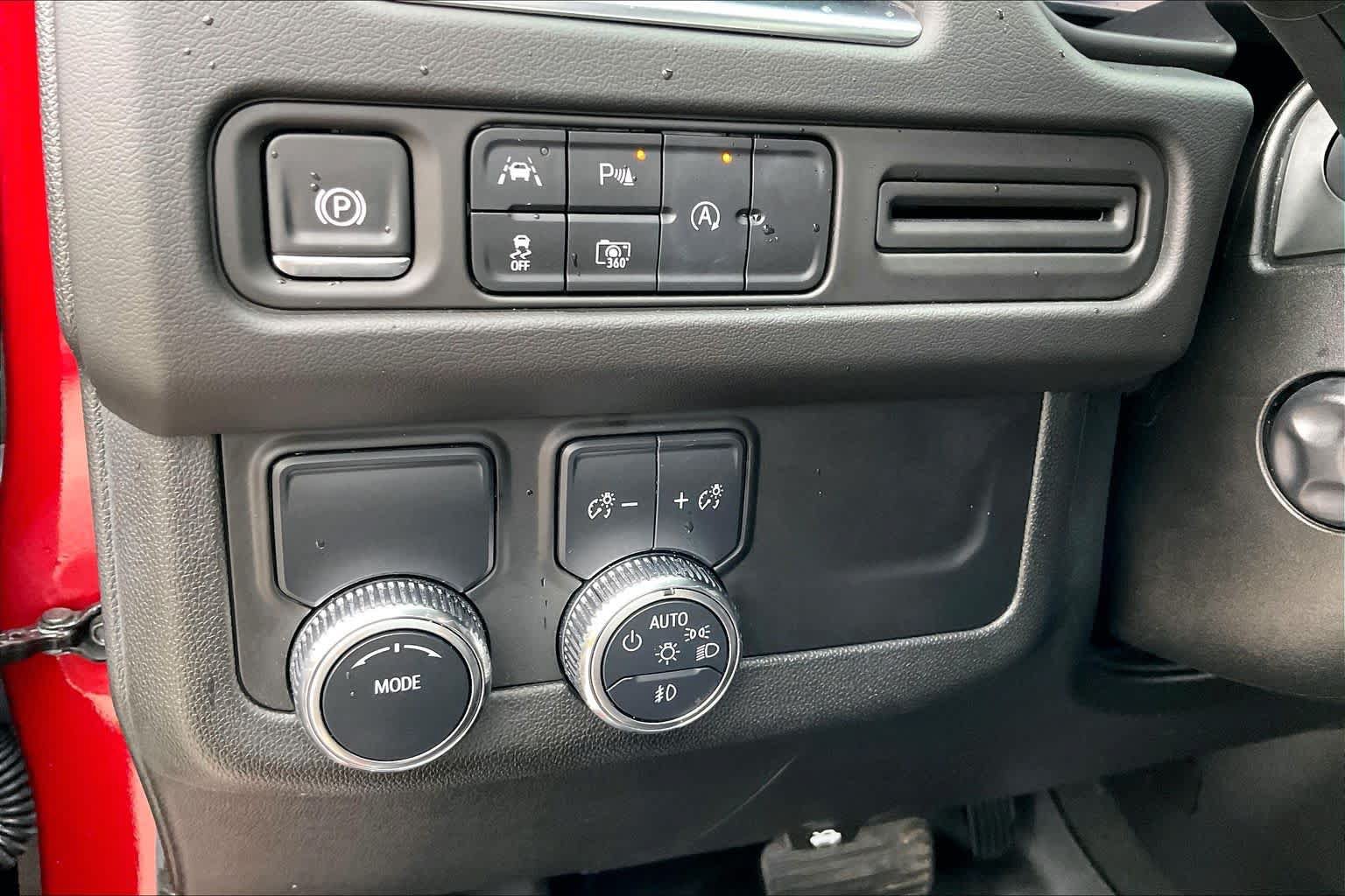 Certified 2024 GMC Yukon SLT w/ SLT Luxury Package RWD image 15