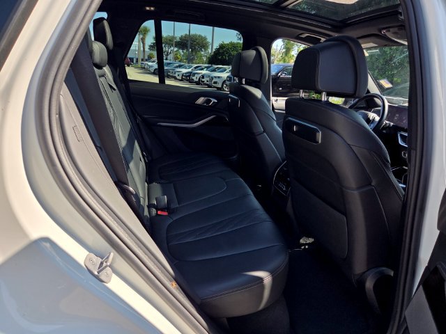 Used 2025 BMW X5 xDrive50e AWD/4WD image 23