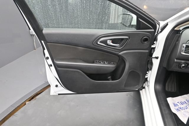 Used 2016 Chrysler 200 Limited w/ Convenience Group FWD image 20