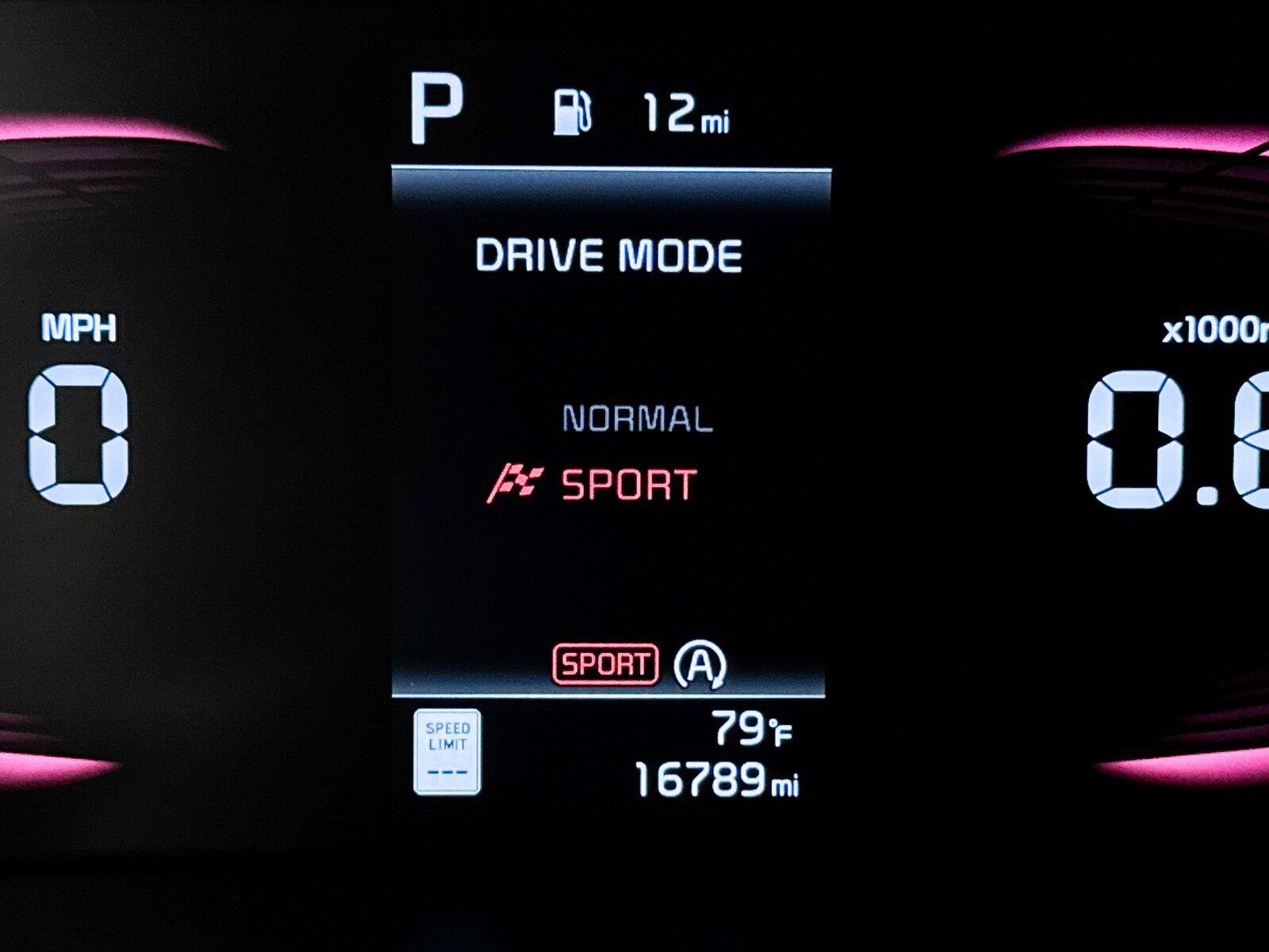 Used 2025 Kia Soul LX w/ LX Technology Package FWD image 9