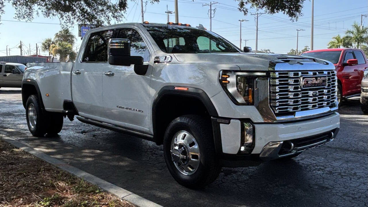 Used 2025 GMC Sierra 3500 Denali w/ Denali Reserve Package AWD/4WD image 11