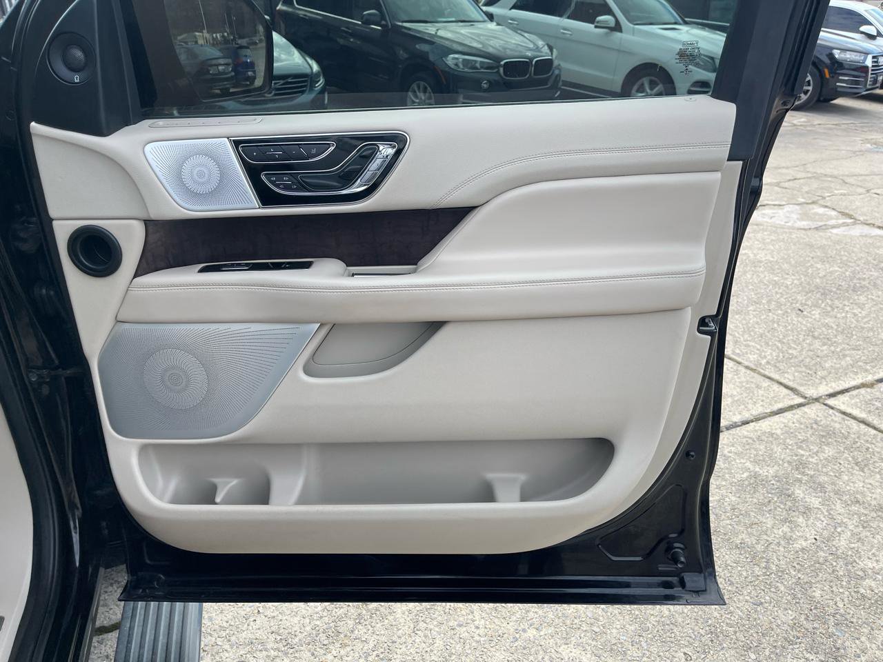 Used 2021 Lincoln Navigator Reserve RWD image 17