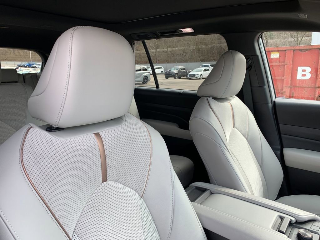 Used 2024 Toyota Grand Highlander MAX Platinum image 21