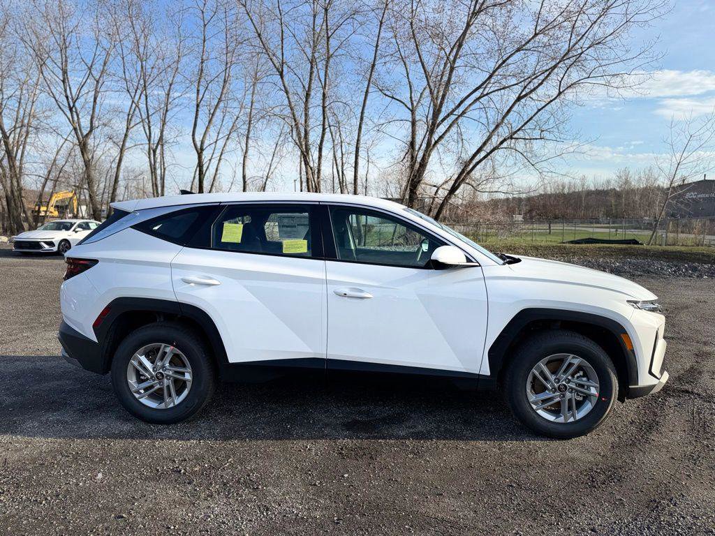 New 2026 Hyundai Tucson SE image 7