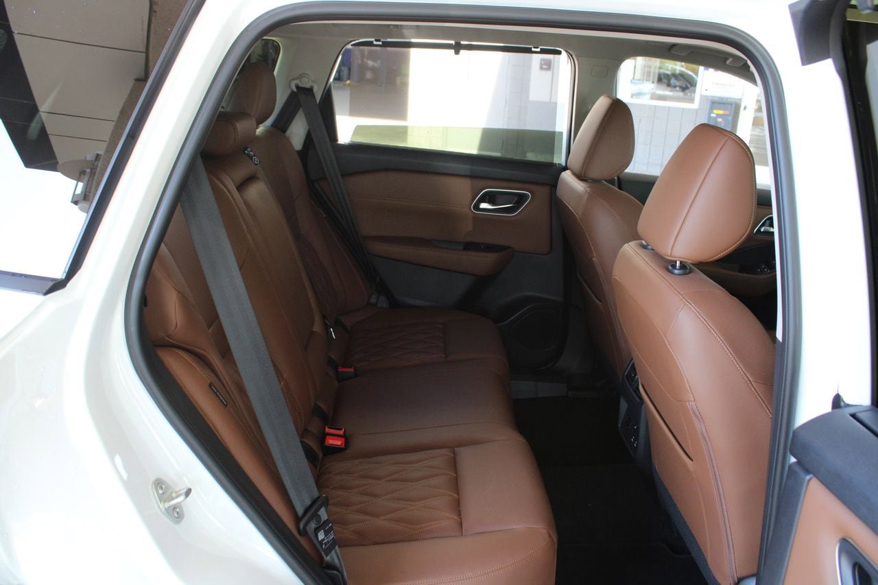Used 2026 Nissan Rogue Platinum w/ Platinum Premium Package AWD/4WD image 13