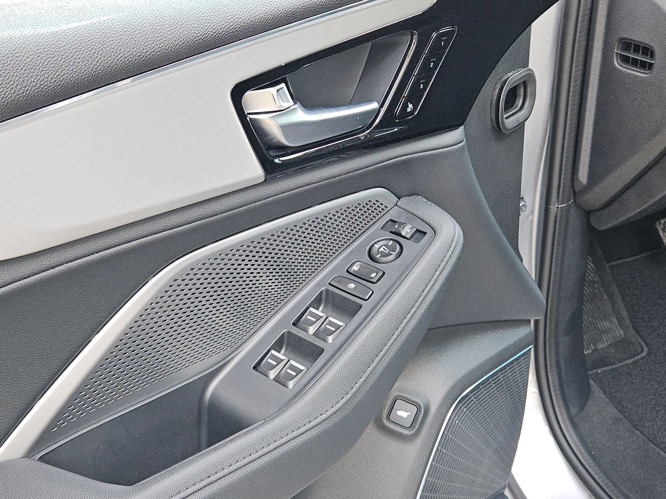 New 2026 Acura MDX SH-AWD image 13