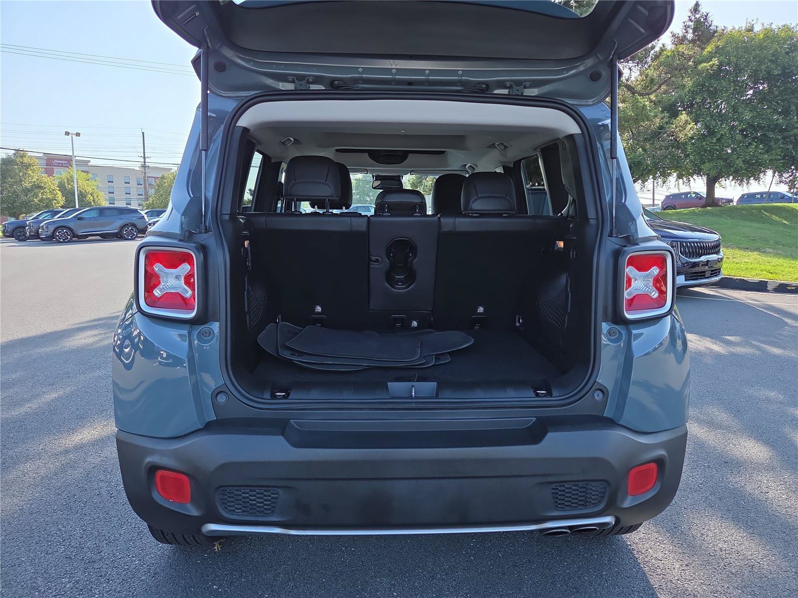 Used 2017 Jeep Renegade Limited AWD/4WD image 5