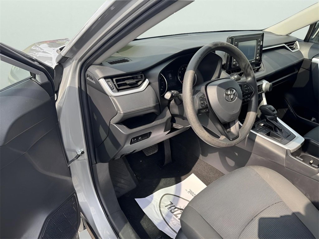 Used 2022 Toyota RAV4 LE image 8