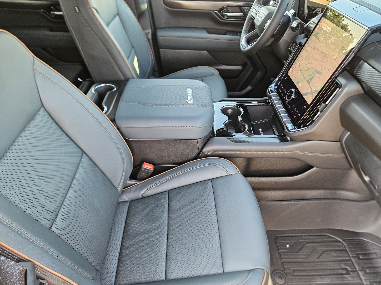 New 2026 GMC Yukon XL AT4 w/ AT4 Premium Plus Package AWD/4WD image 10