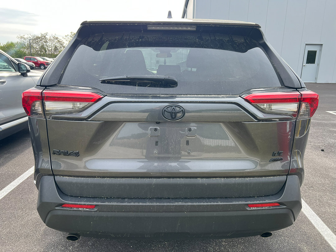 Used 2022 Toyota RAV4 LE AWD/4WD image 3