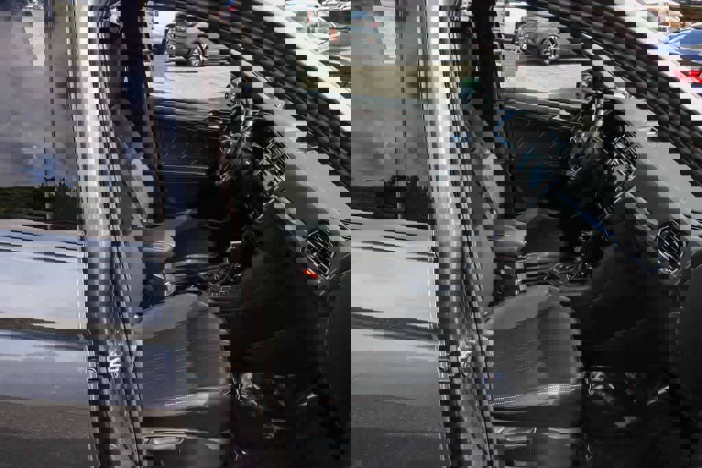 Used 2024 Volkswagen Tiguan SE R-Line image 18