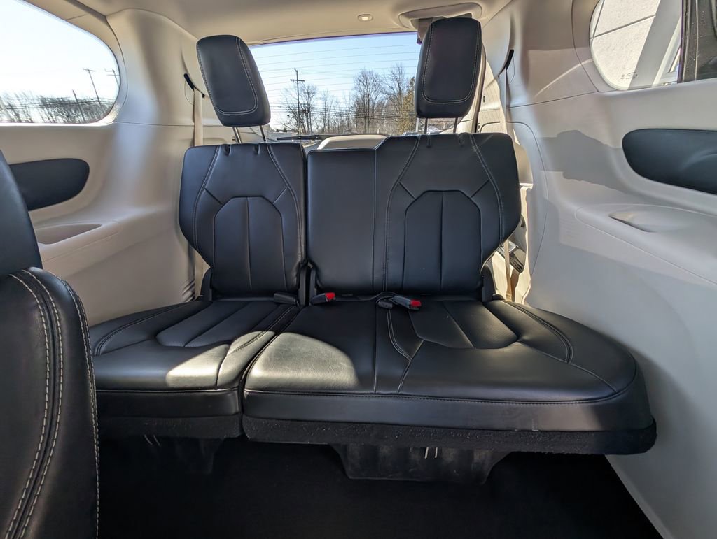 Used 2024 Chrysler Pacifica Touring-L FWD image 21