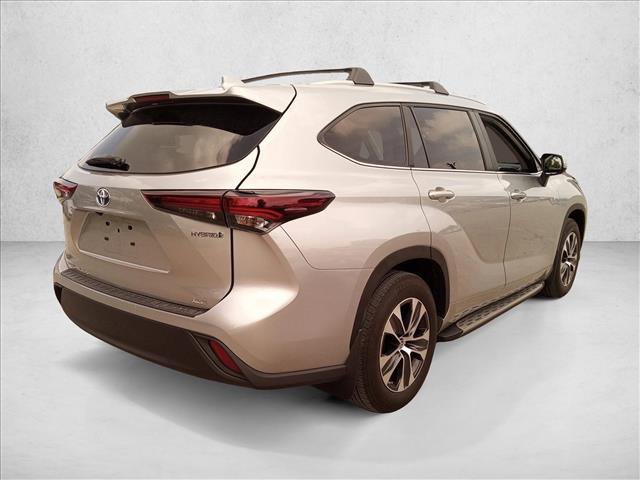 Used 2024 Toyota Highlander XLE FWD image 5