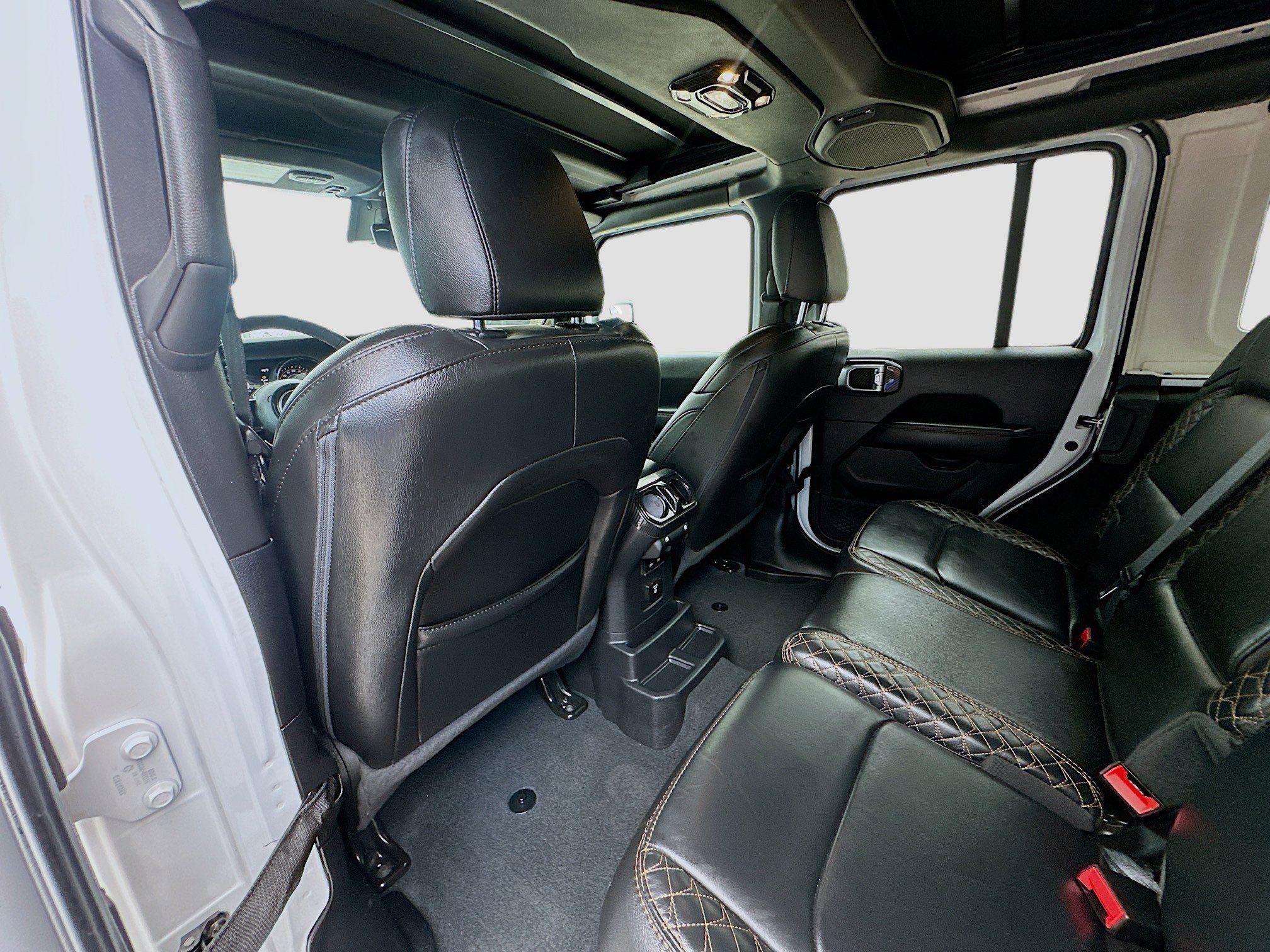 Used 2023 Jeep Wrangler Unlimited Sahara image 23