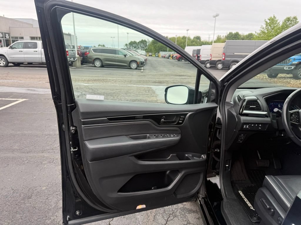 Used 2024 Honda Odyssey Elite image 11