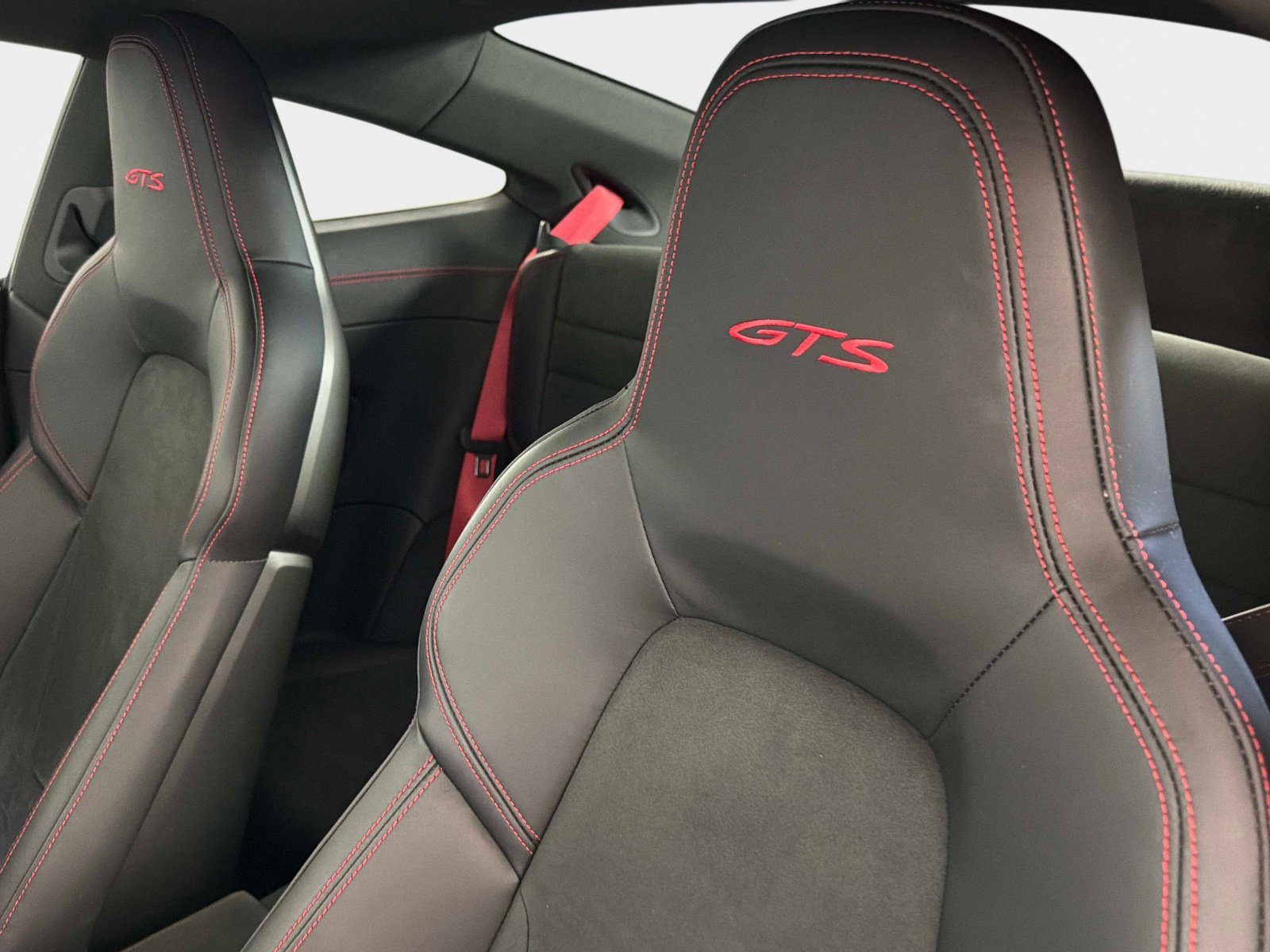 Used 2024 Porsche 911 Carrera 4 GTS image 31