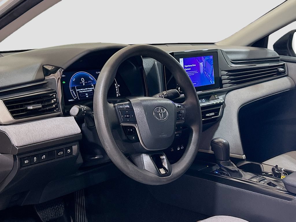 Used 2025 Toyota Camry LE w/ Convenience Package FWD image 8